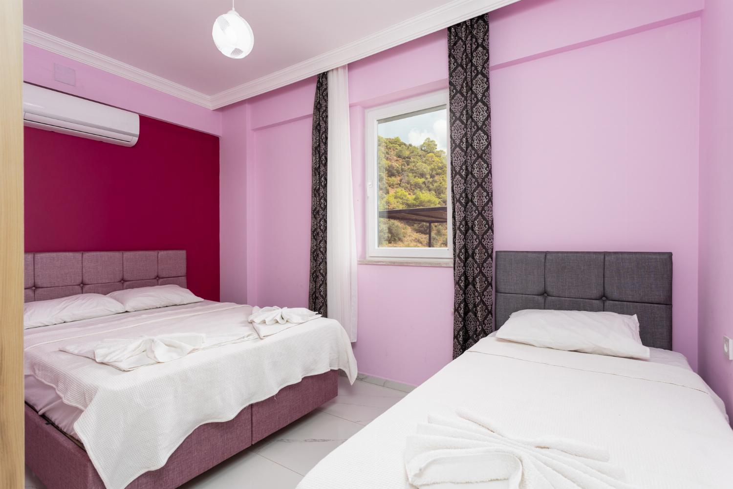 Bedroom with double bed, single bed, and A/C