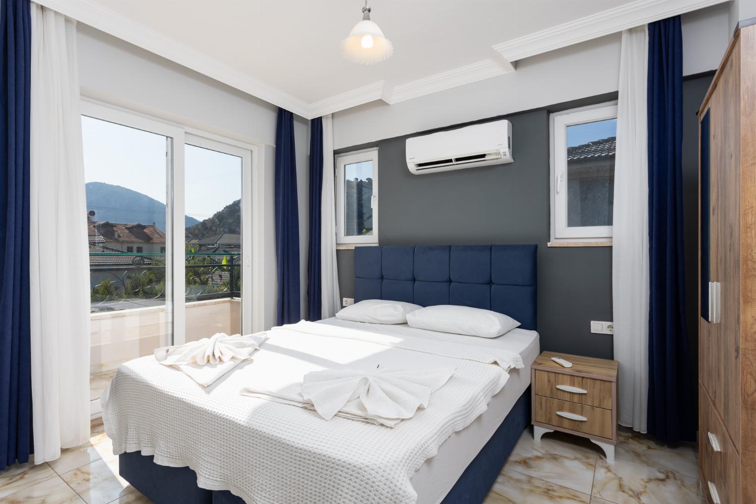 Double bedroom with en suite bathroom and A/C