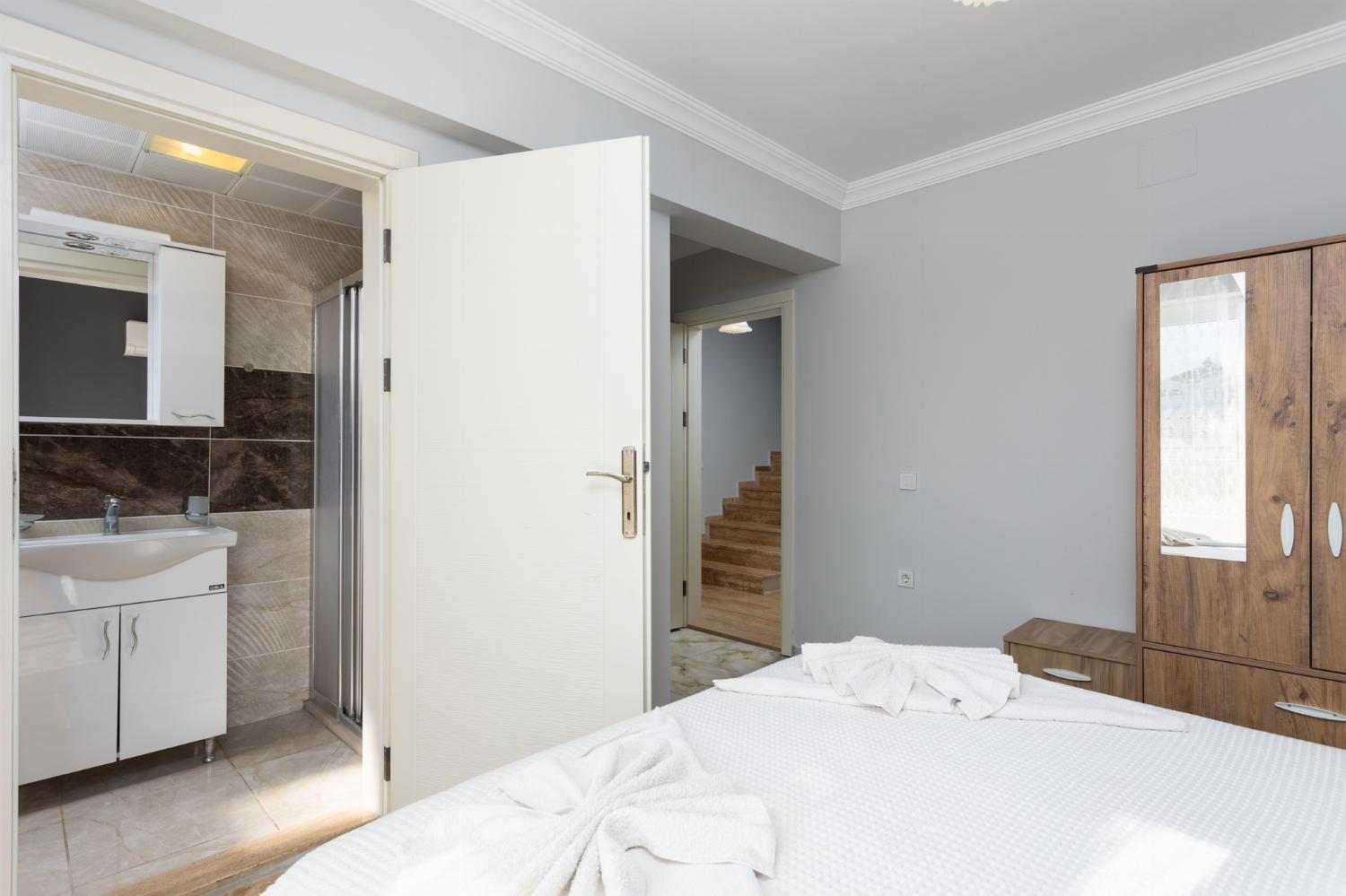 Double bedroom with en suite bathroom and A/C