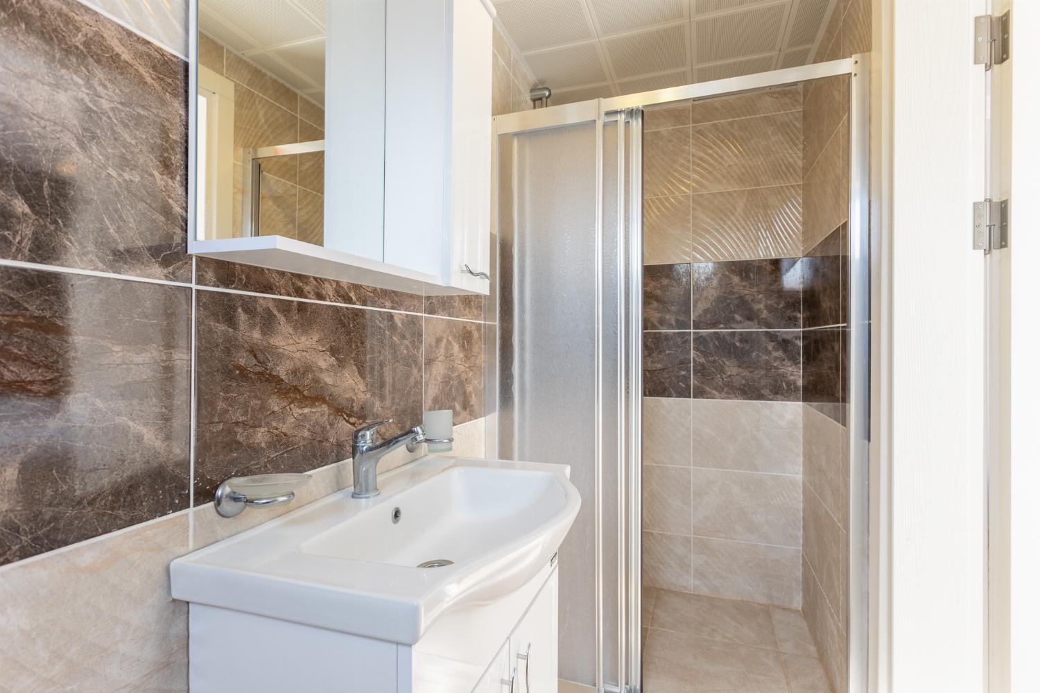 En suite bathroom with shower