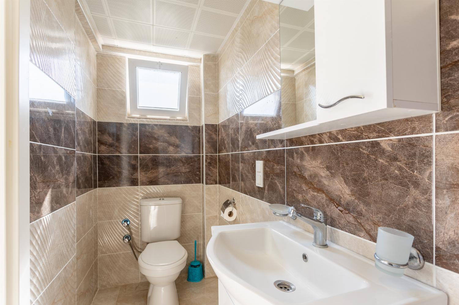 En suite bathroom with shower