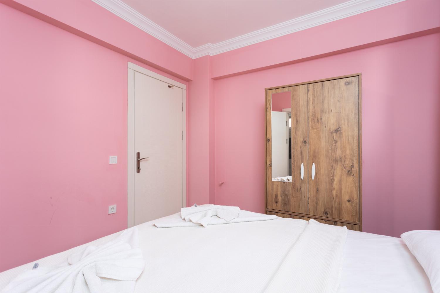 Double bedroom with en suite bathroom and A/C