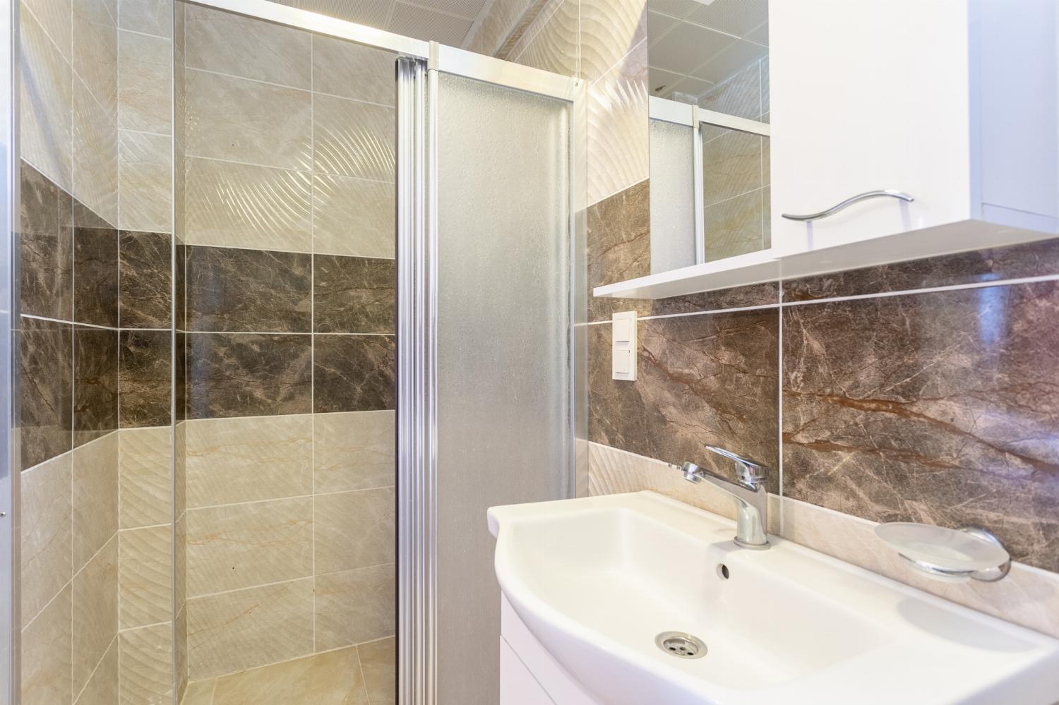 En suite bathroom with shower 