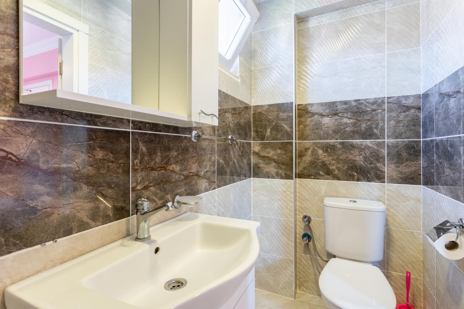 En suite bathroom with shower 