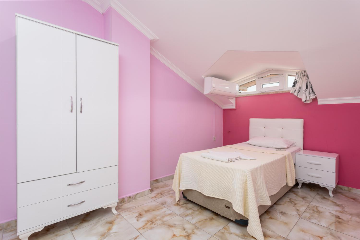 Twin bedroom with en suite bathroom and A/C