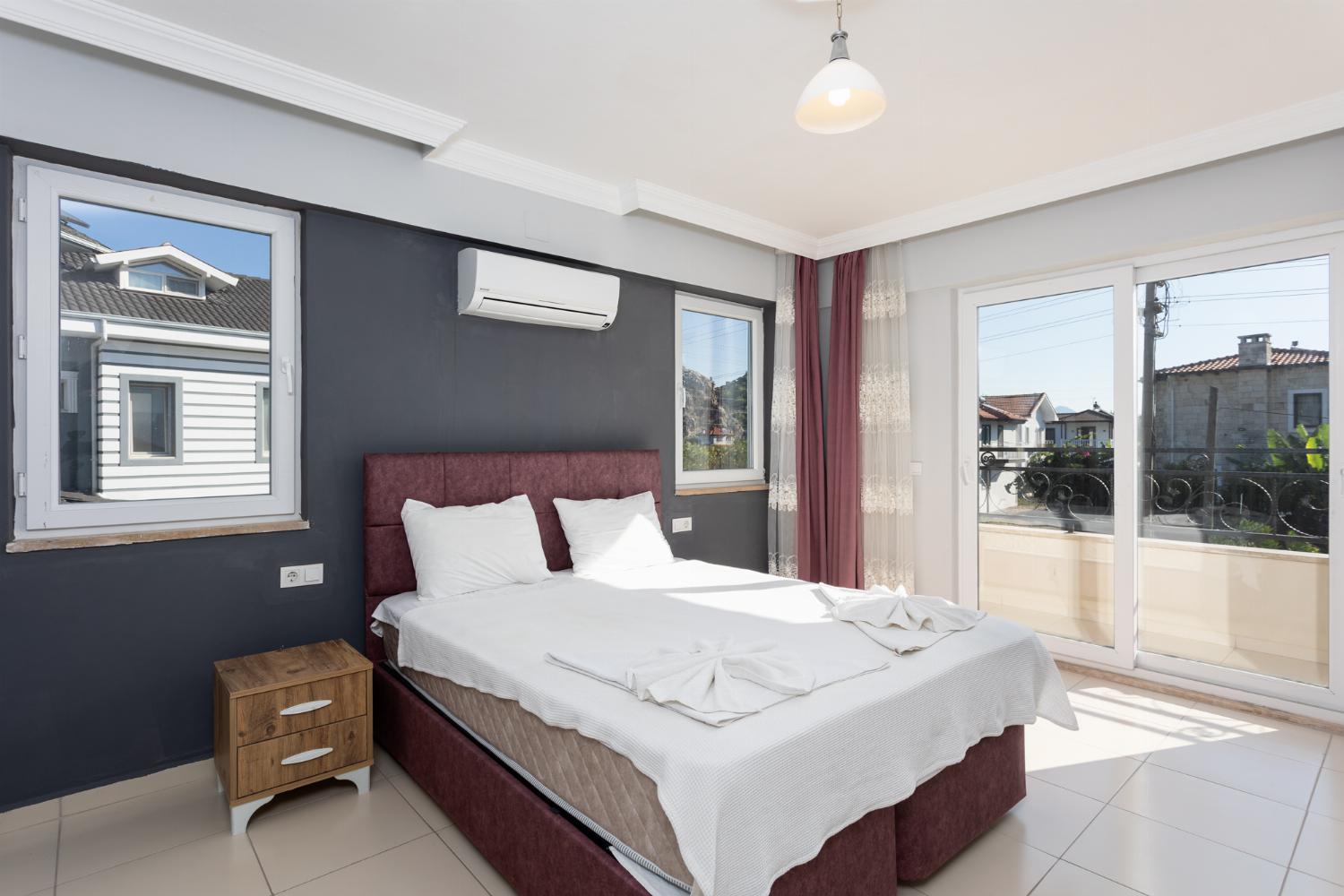 Double bedroom with en suite bathroom and A/C