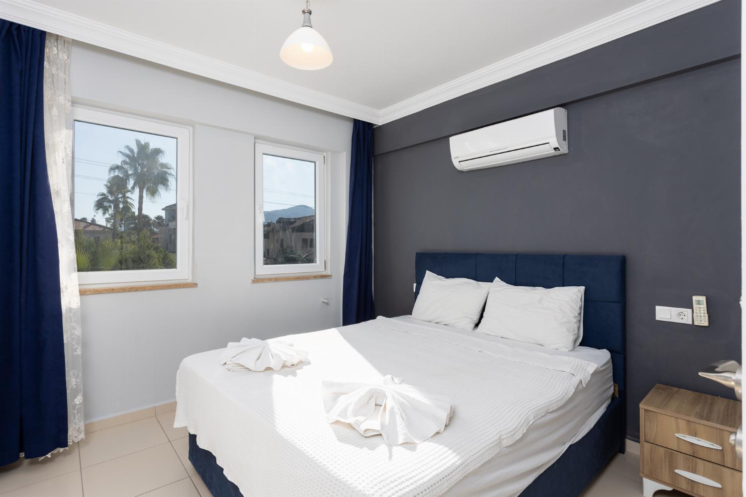 Double bedroom with en suite bathroom and A/C