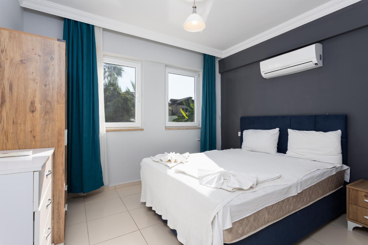 Double bedroom with en suite bathroom and A/C