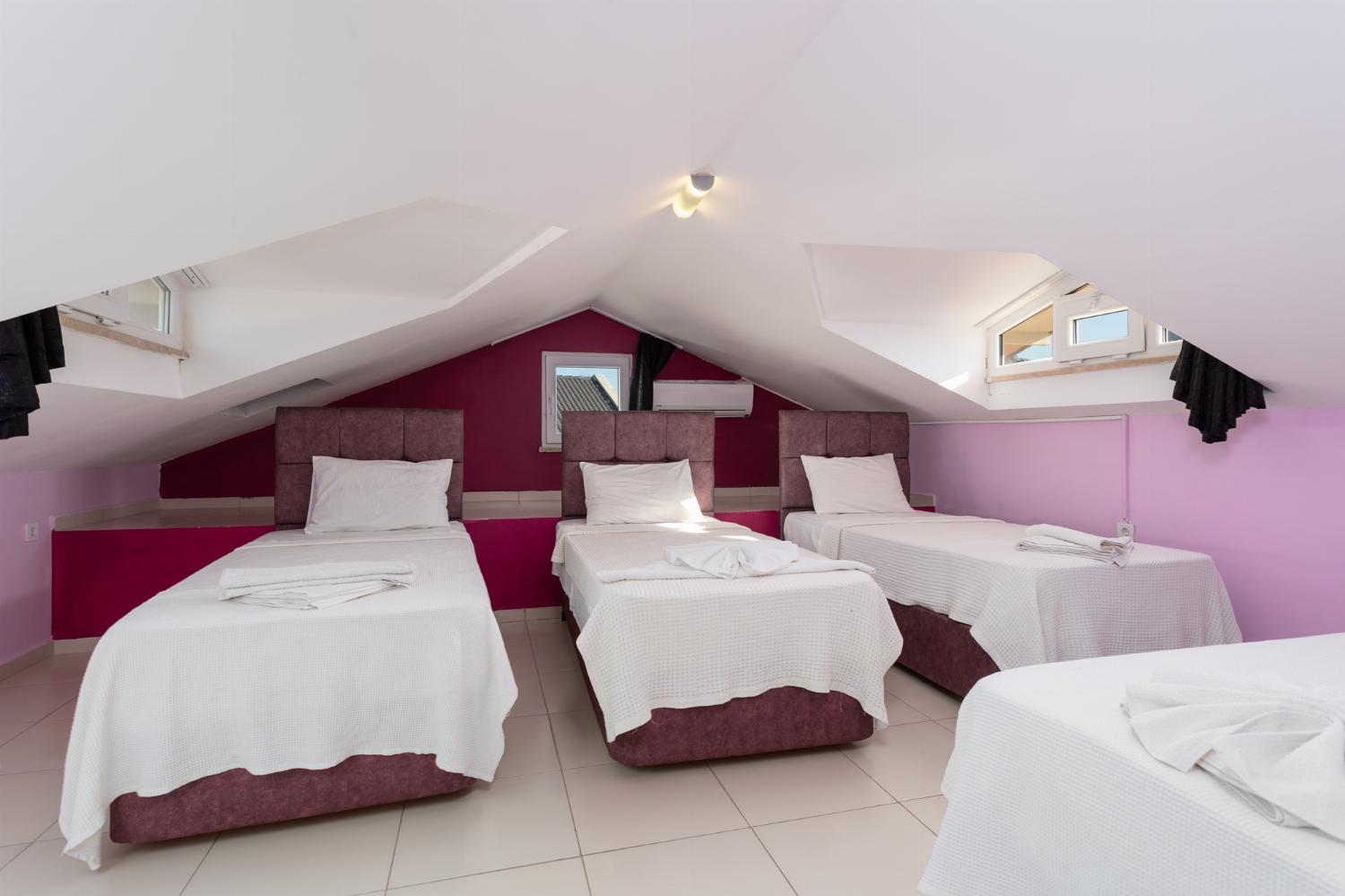 Bedroom with four single beds and A/C