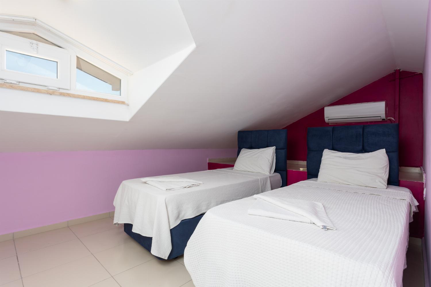 Twin bedroom with A/C