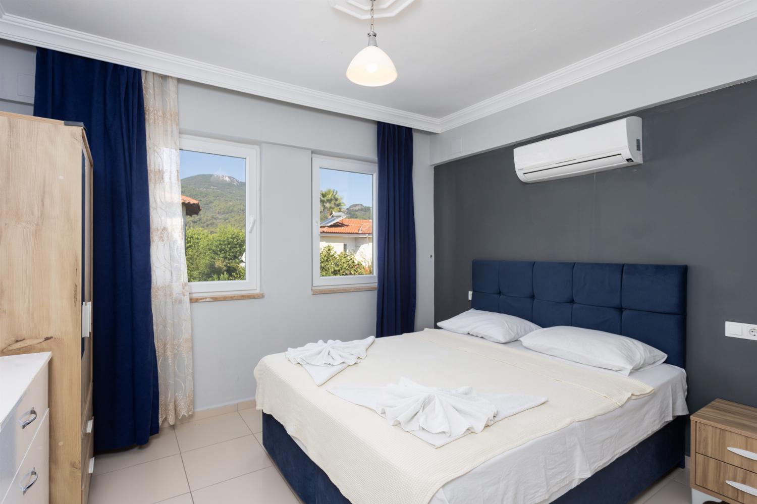 Double bedroom with en suite bathroom and A/C
