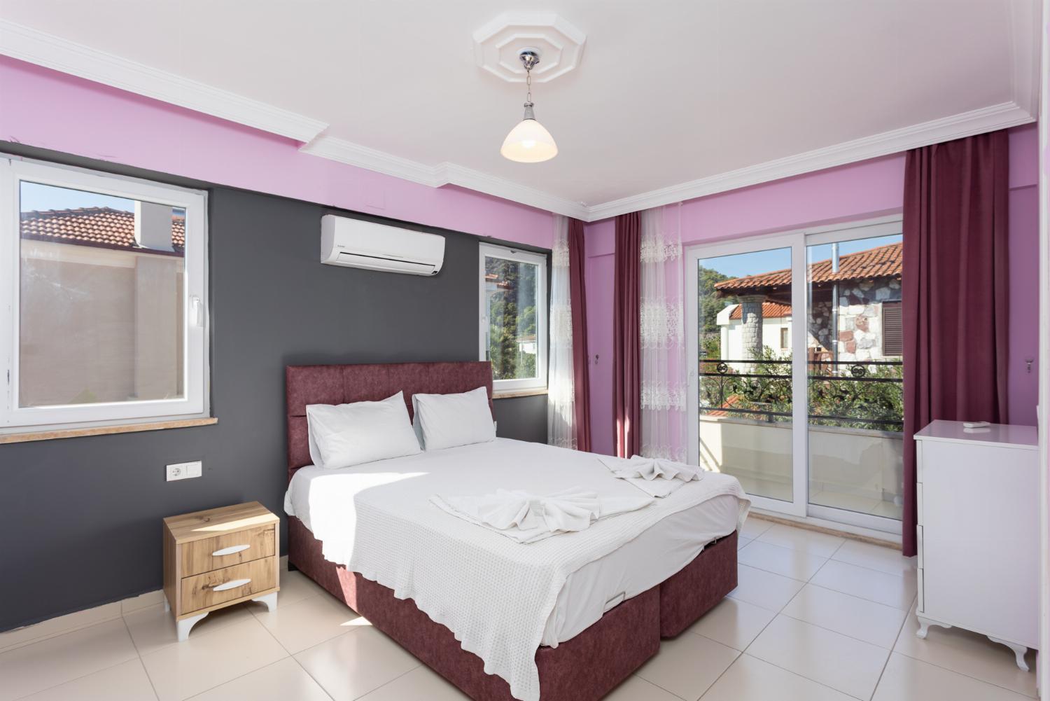 Double bedroom with en suite bathroom and A/C