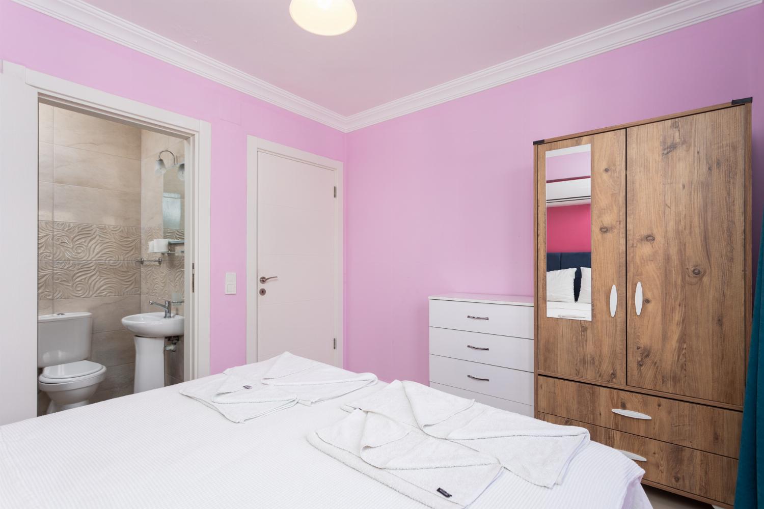 Double bedroom with en suite bathroom and A/C