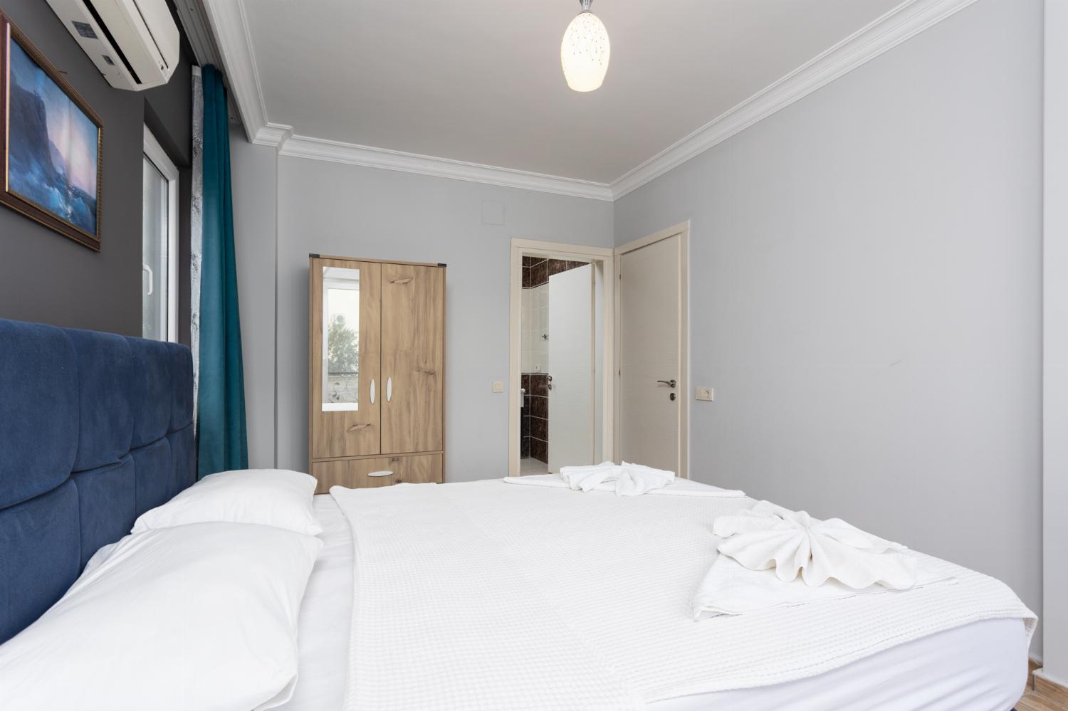 Double bedroom with en suite bathroom and A/C
