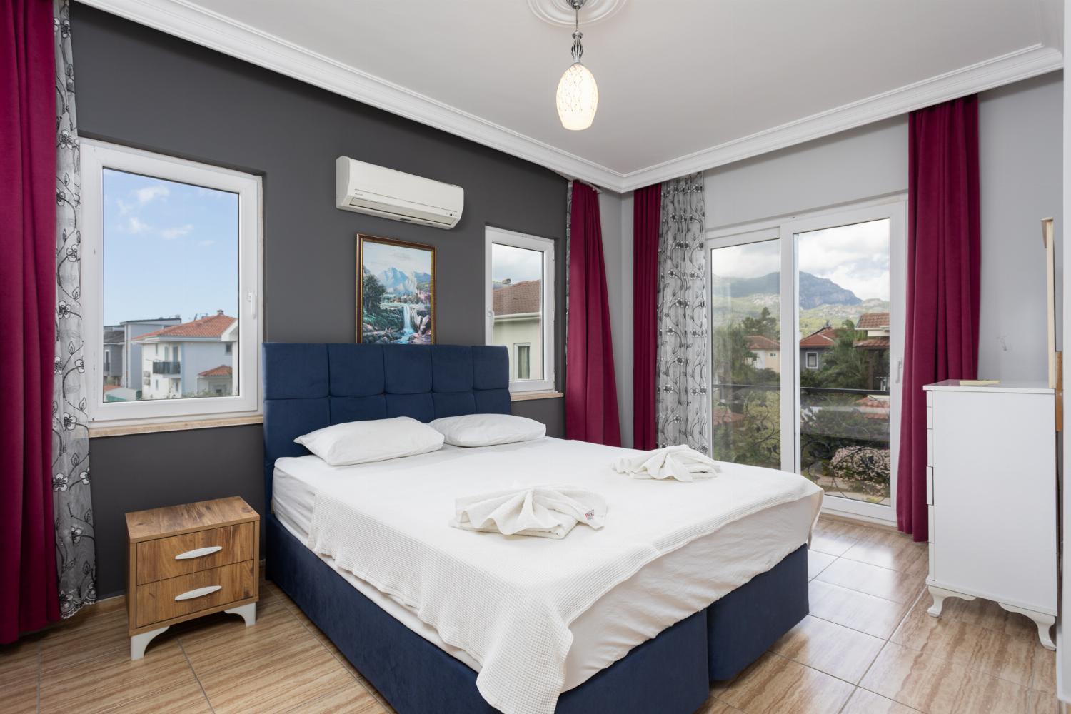 Double bedroom with en suite bathroom and A/C