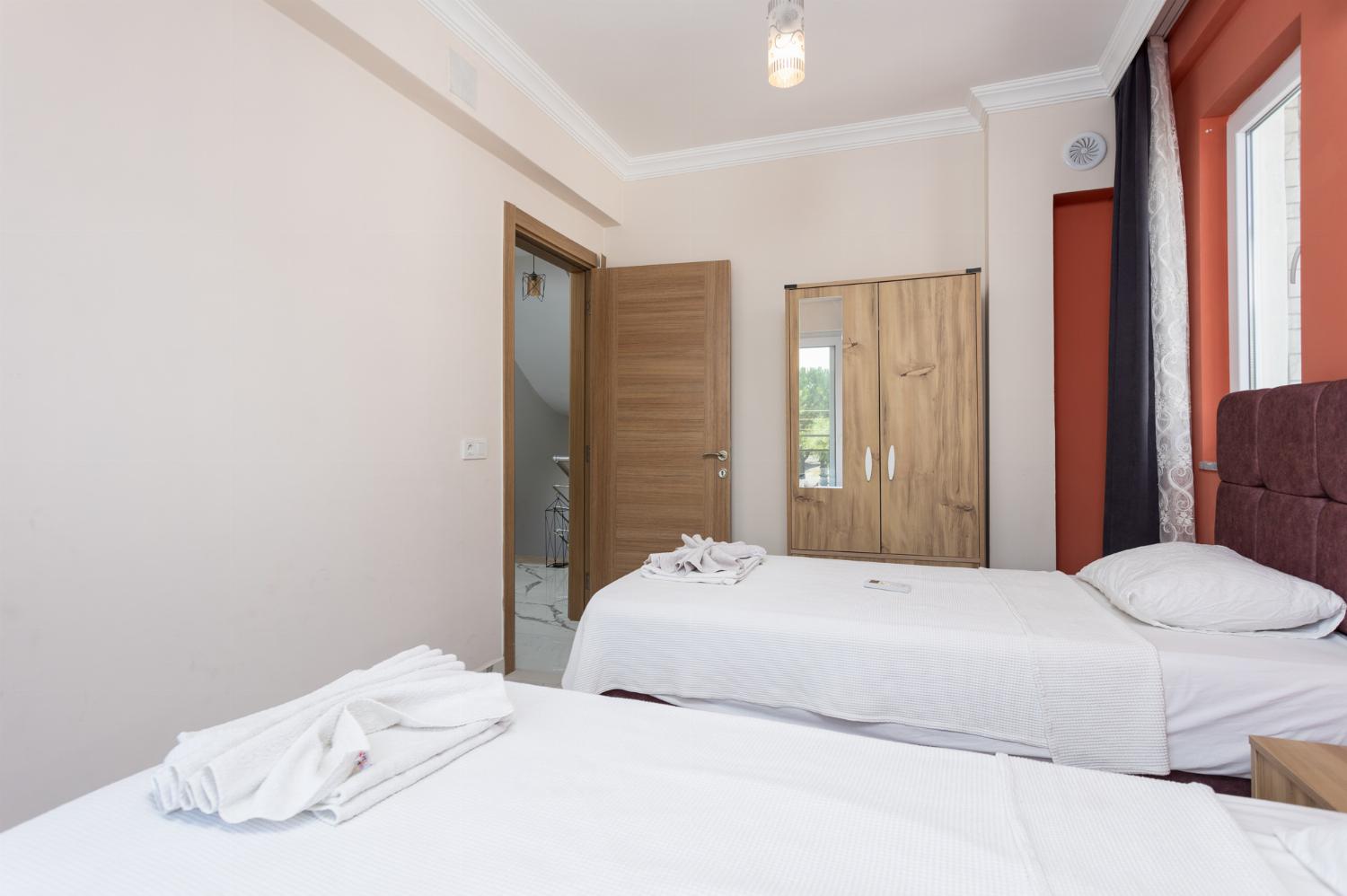 Twin bedroom with A/C