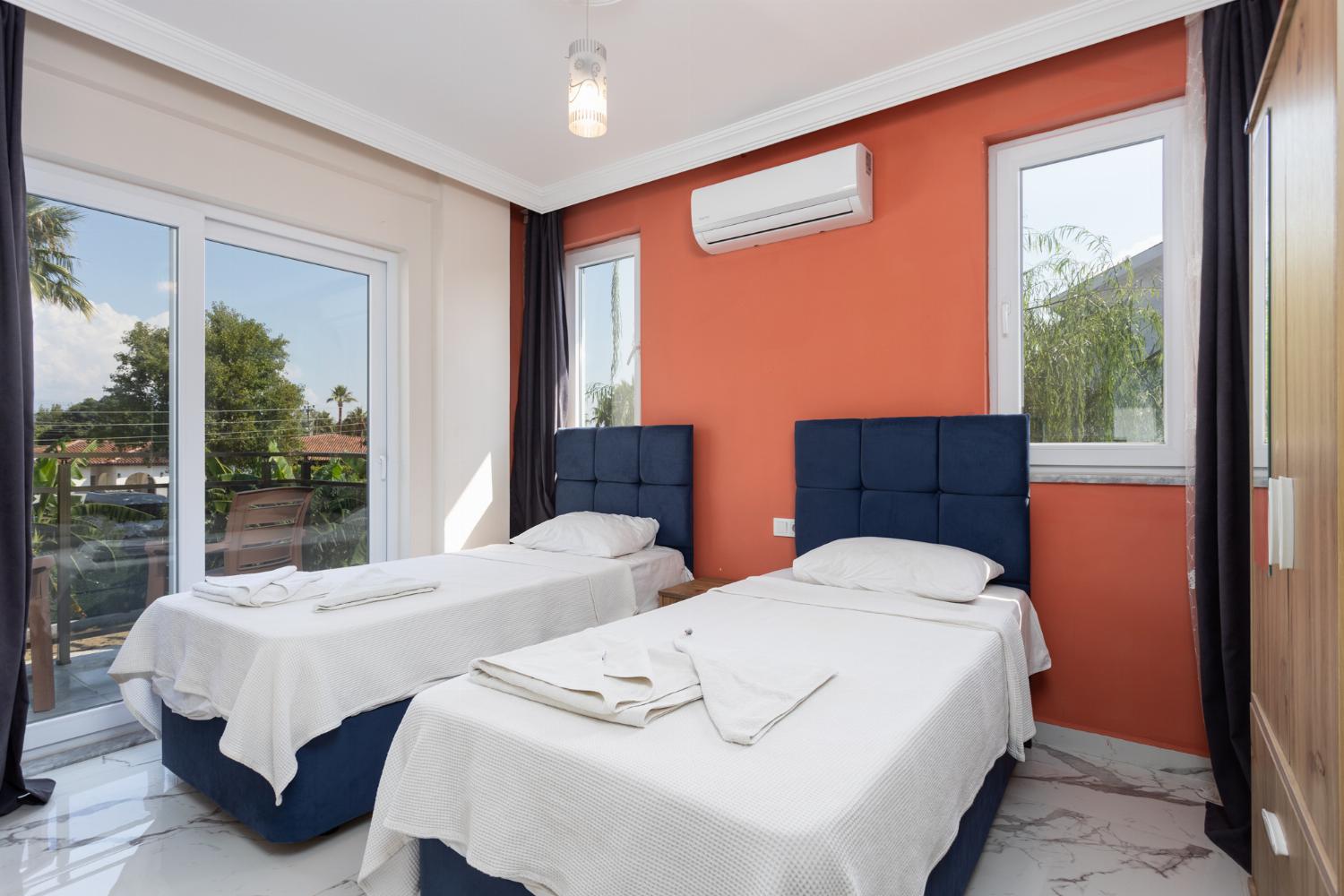 Twin bedroom with A/C