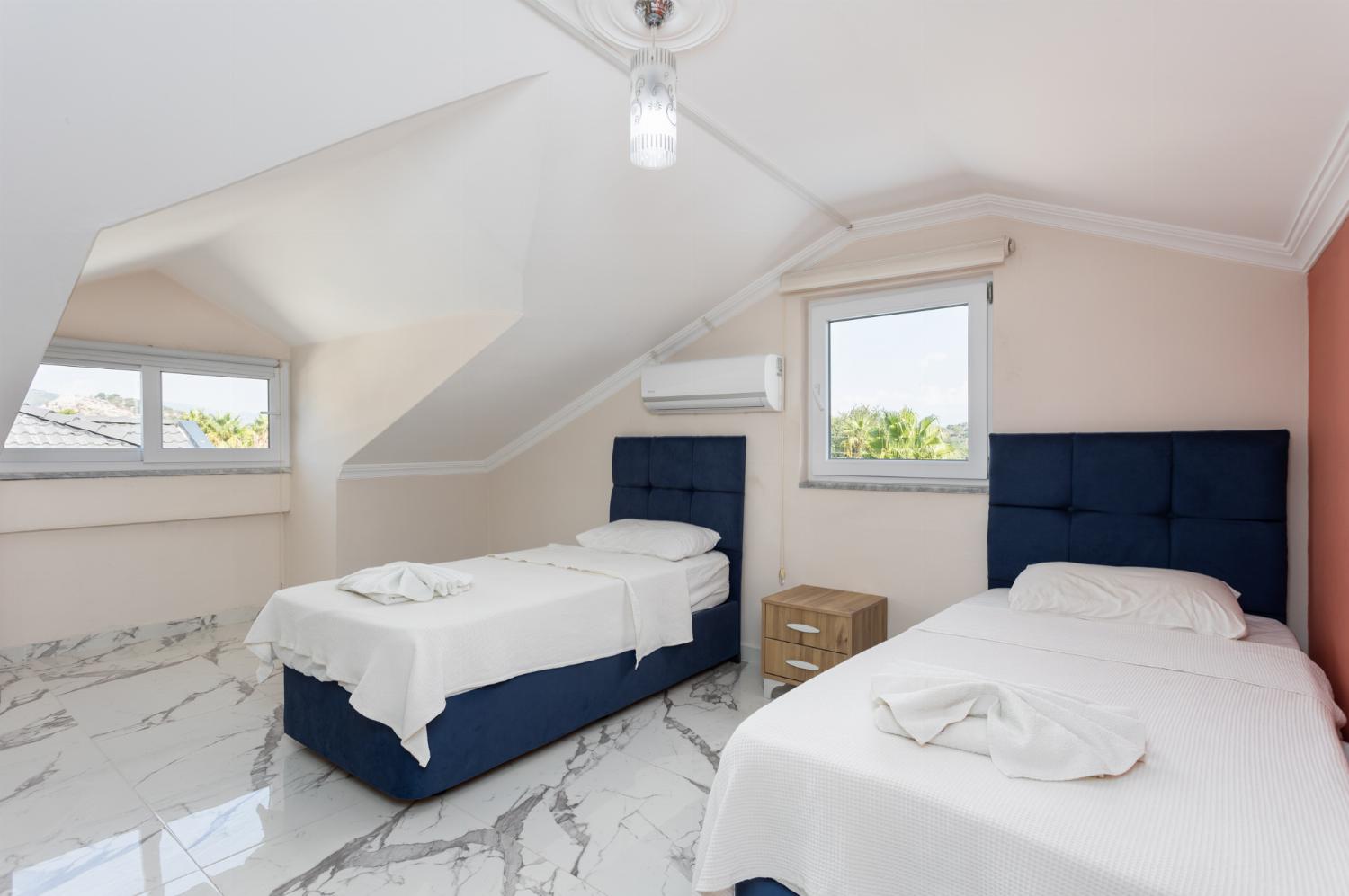 Twin bedroom with A/C and en suite bathroom