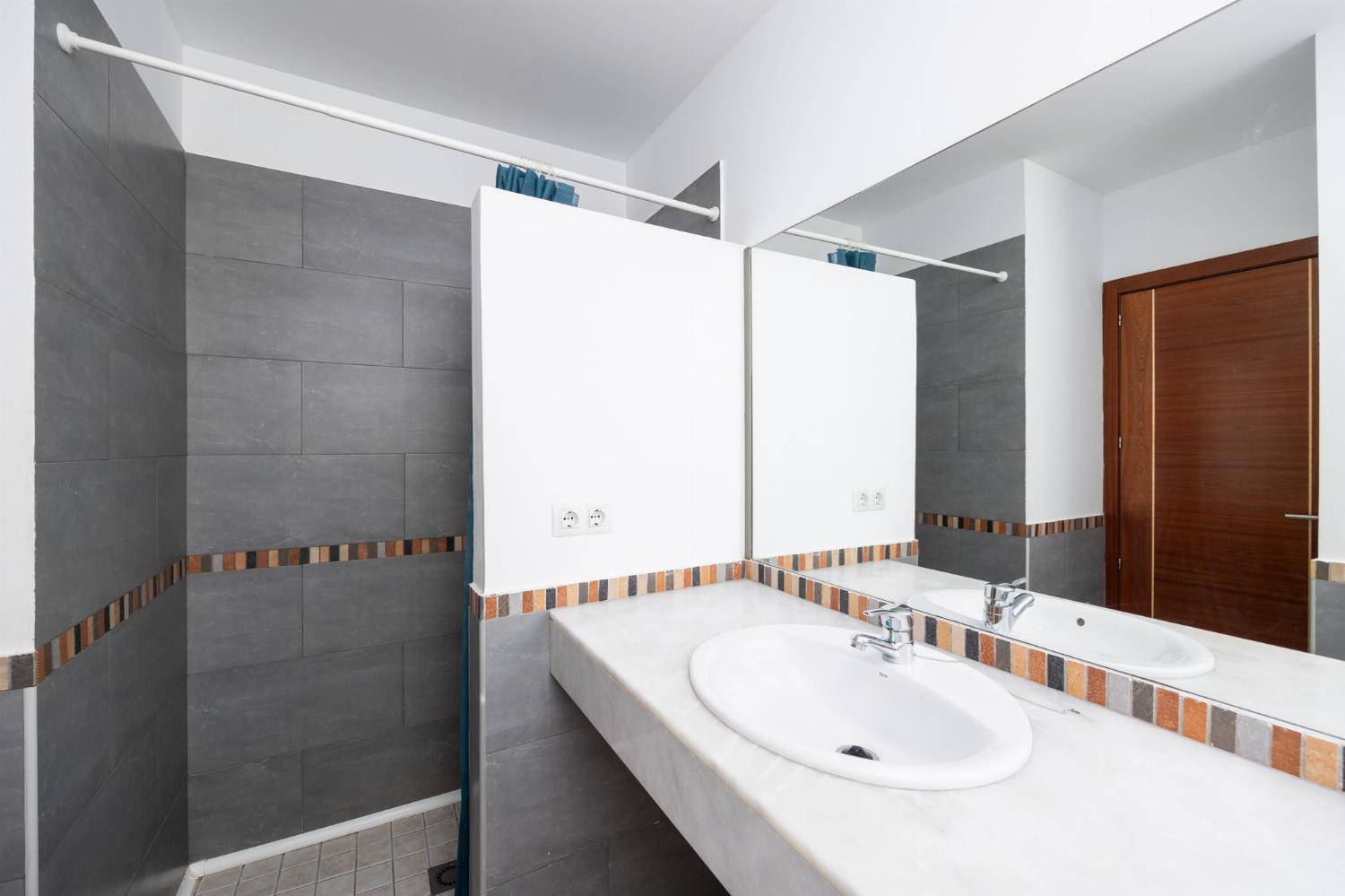 En suite bathroom with shower