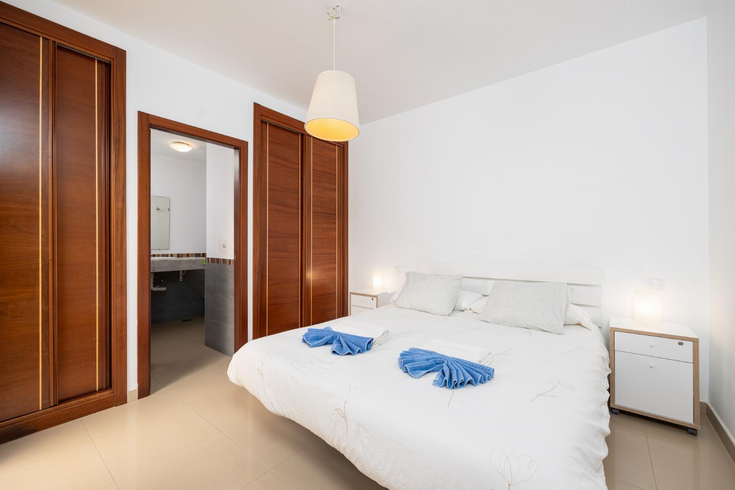 Double bedroom with en suite bathroom and A/C