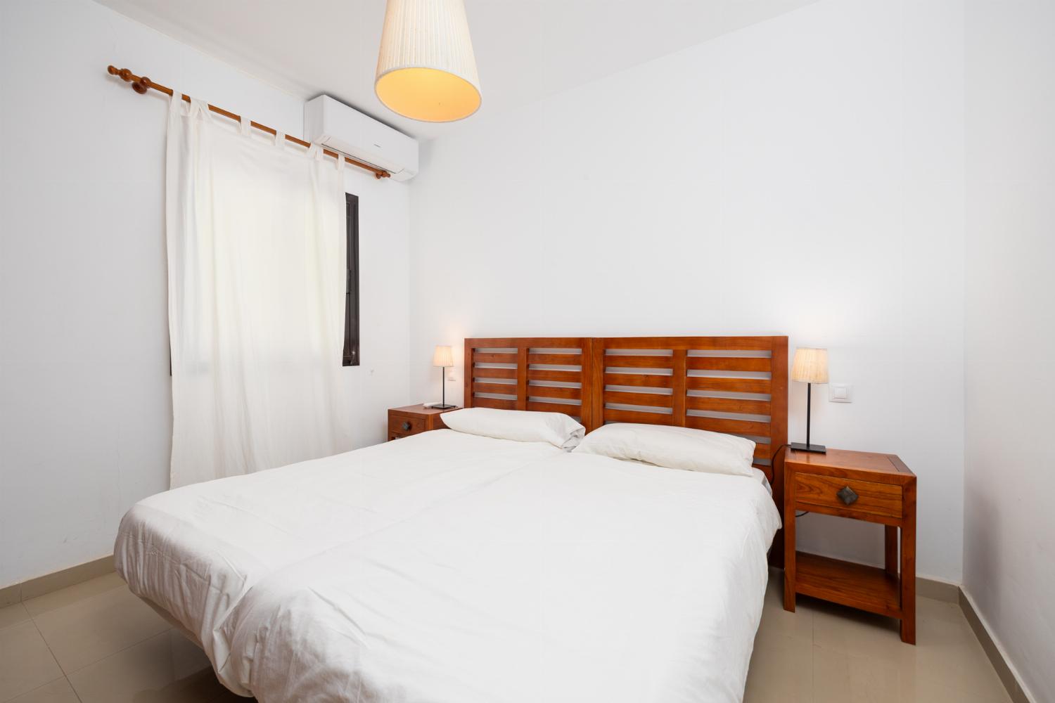 Twin bedroom with A/C