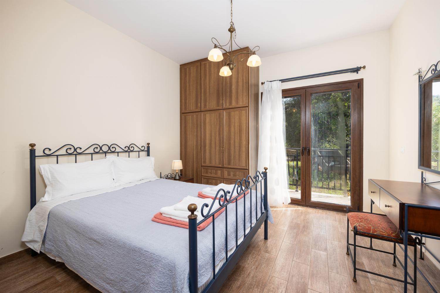 Double bedroom with en suite bathroom and A/C