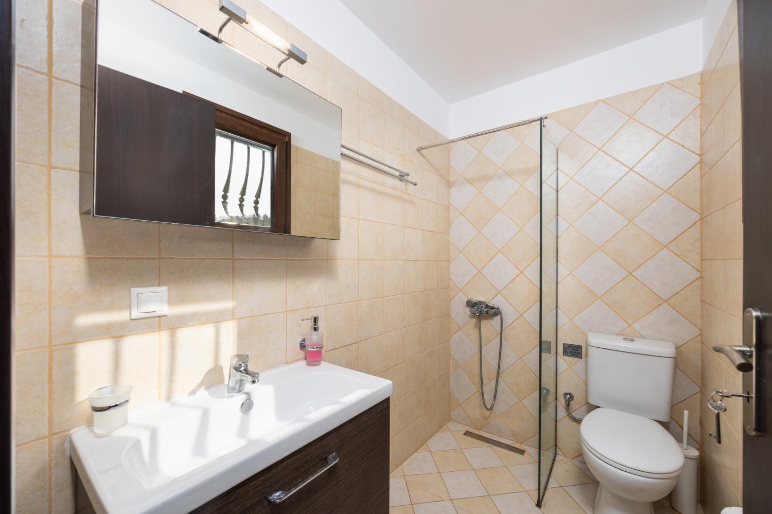 En suite bathroom with shower