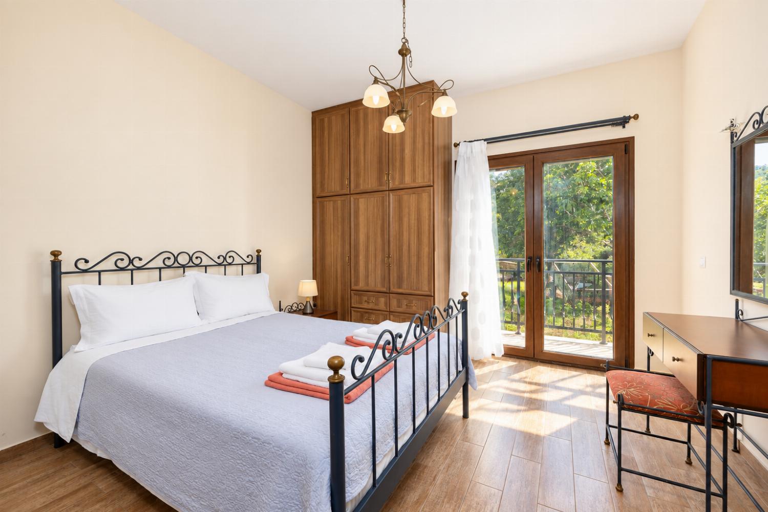 Double bedroom with en suite bathroom and A/C