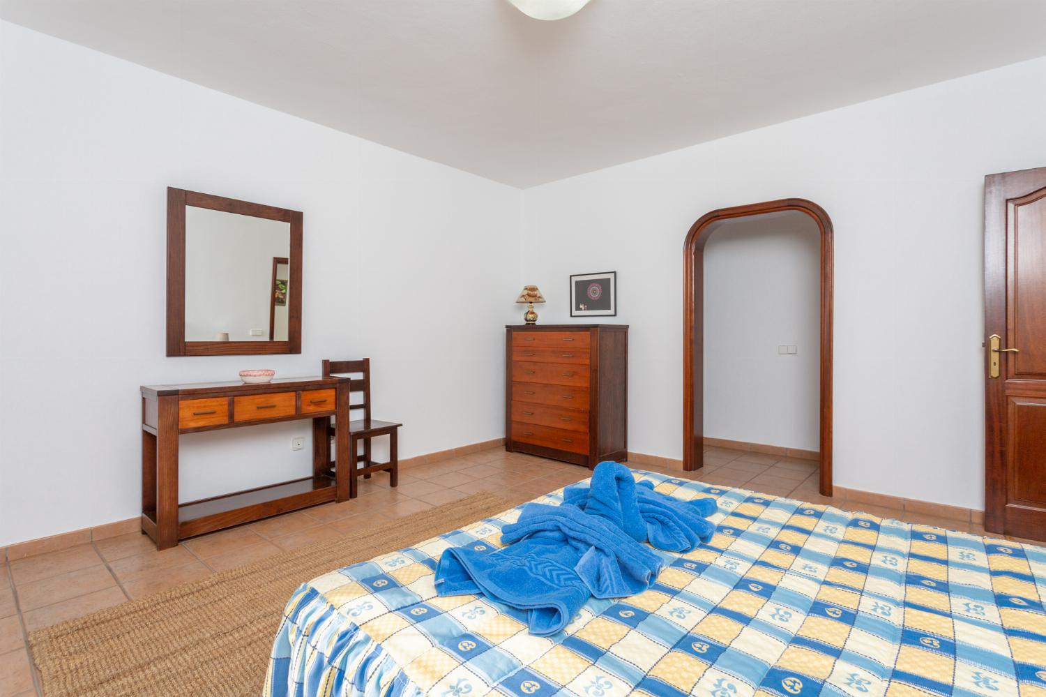 Double bedroom with en suite bathroom, A/C, and sea views