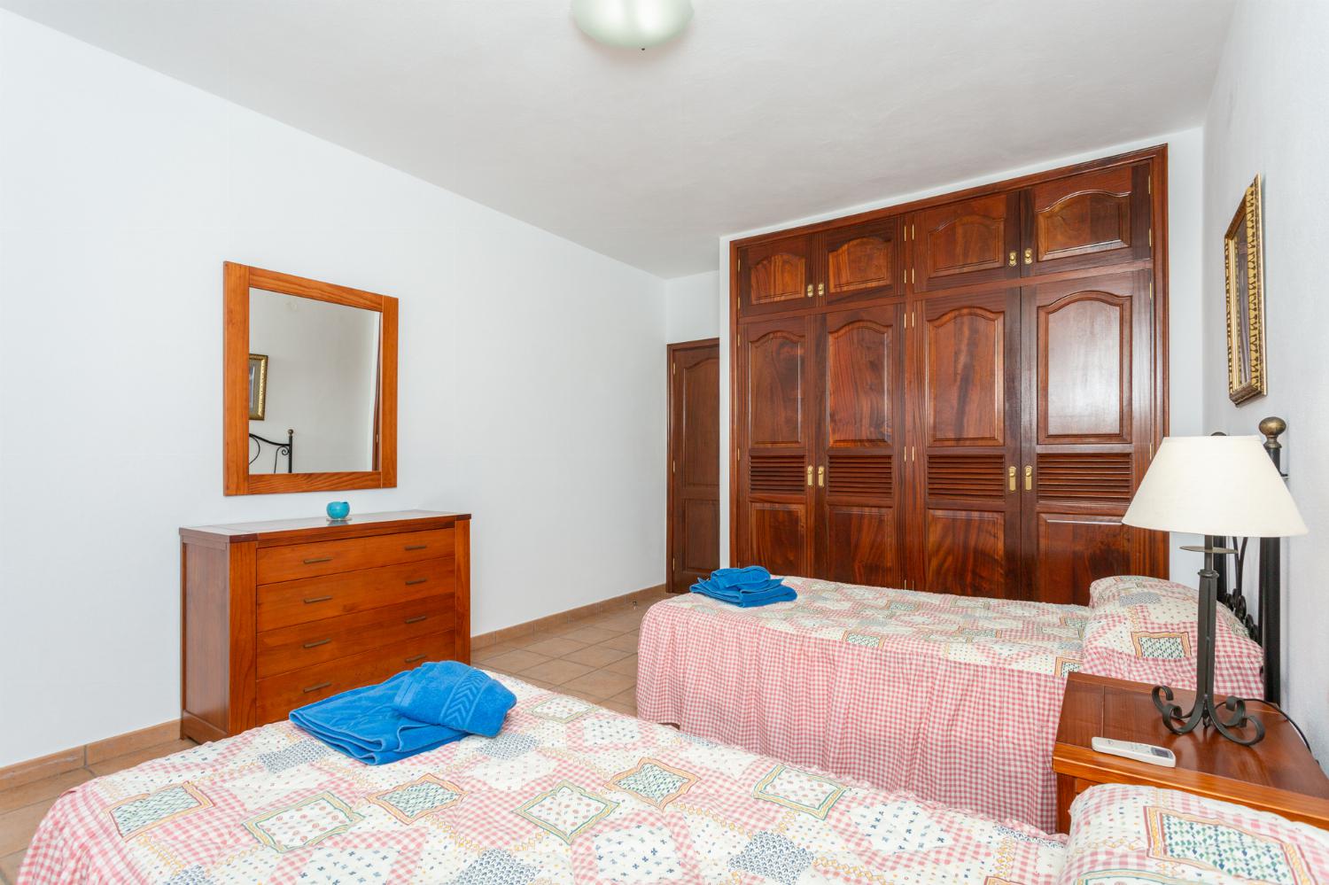 Twin bedroom with A/C