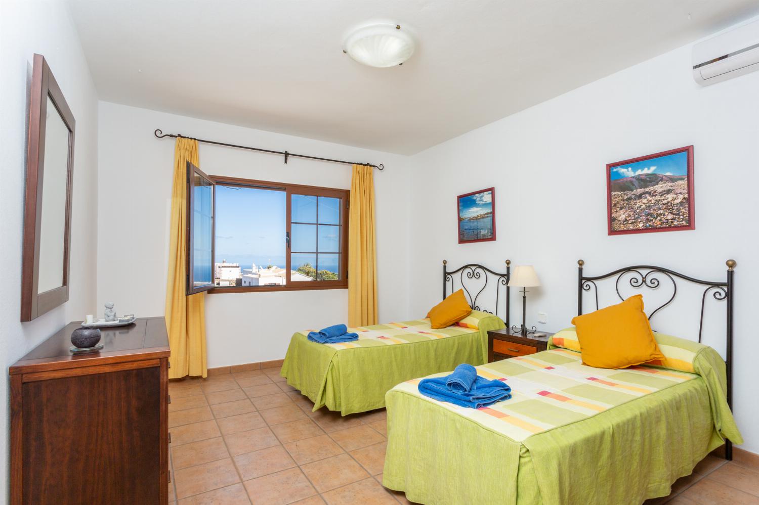 Twin bedroom with A/C