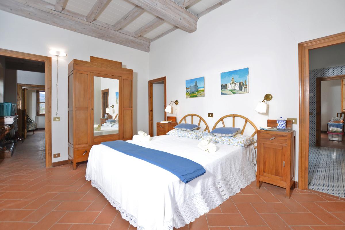 Double bedroom with en suite bathroom