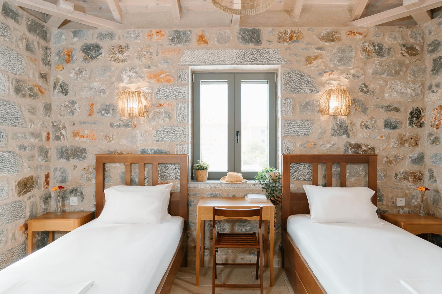 Twin bedroom 