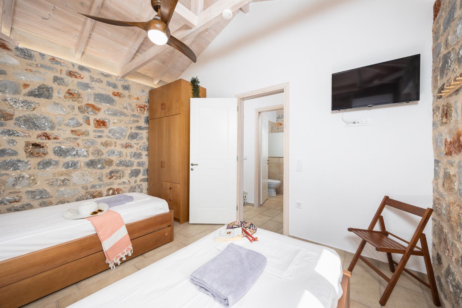 Twin bedroom with A/C