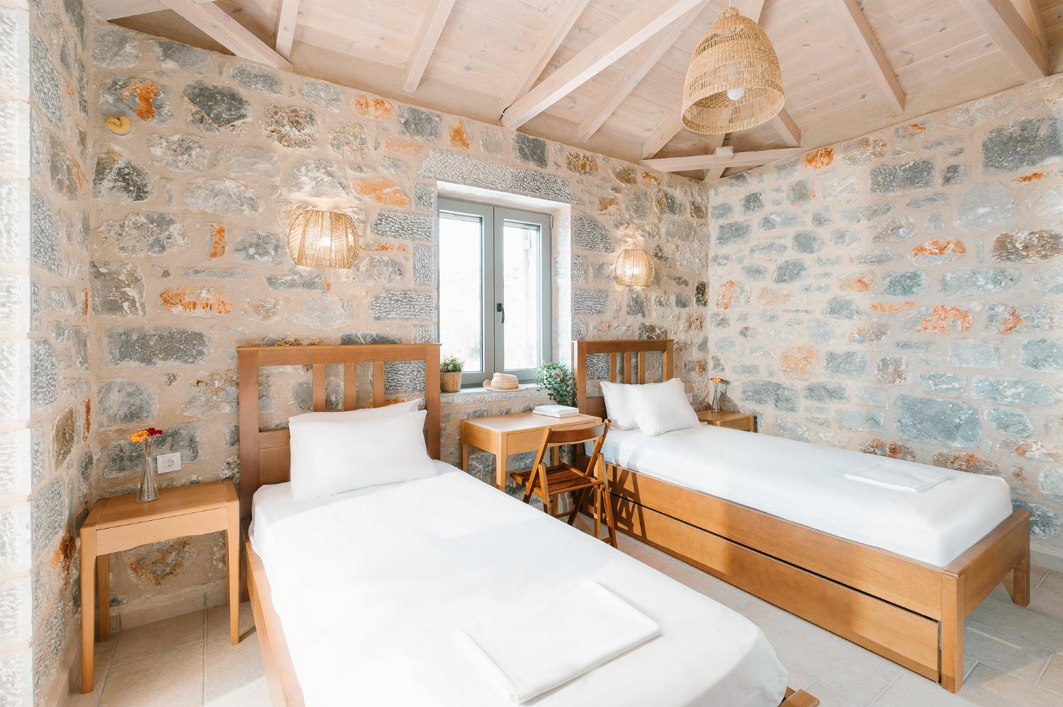 Twin bedroom 