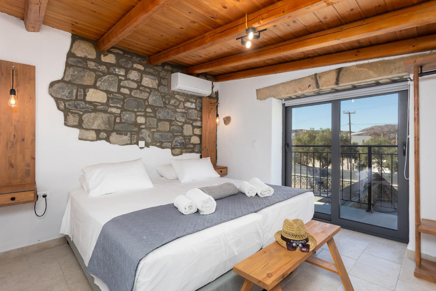 Twin bedroom with A/C