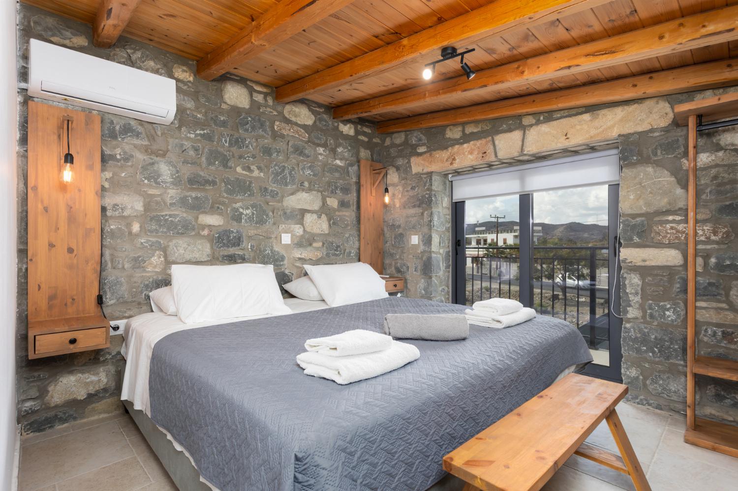 Twin bedroom with A/C