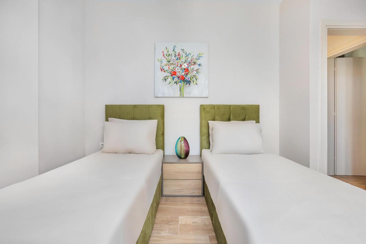 Twin bedroom with A/C