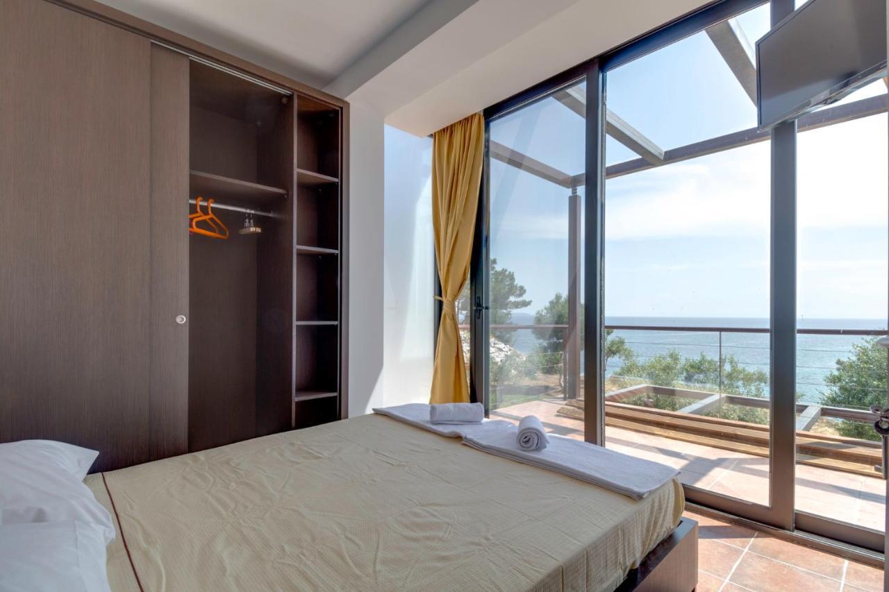 Double bedroom with panoramic sea view
