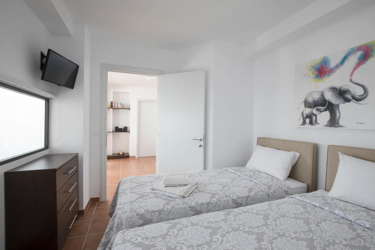 Twin bedroom 