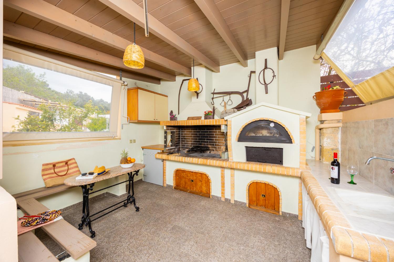 Sheltered terrace area with BBQ