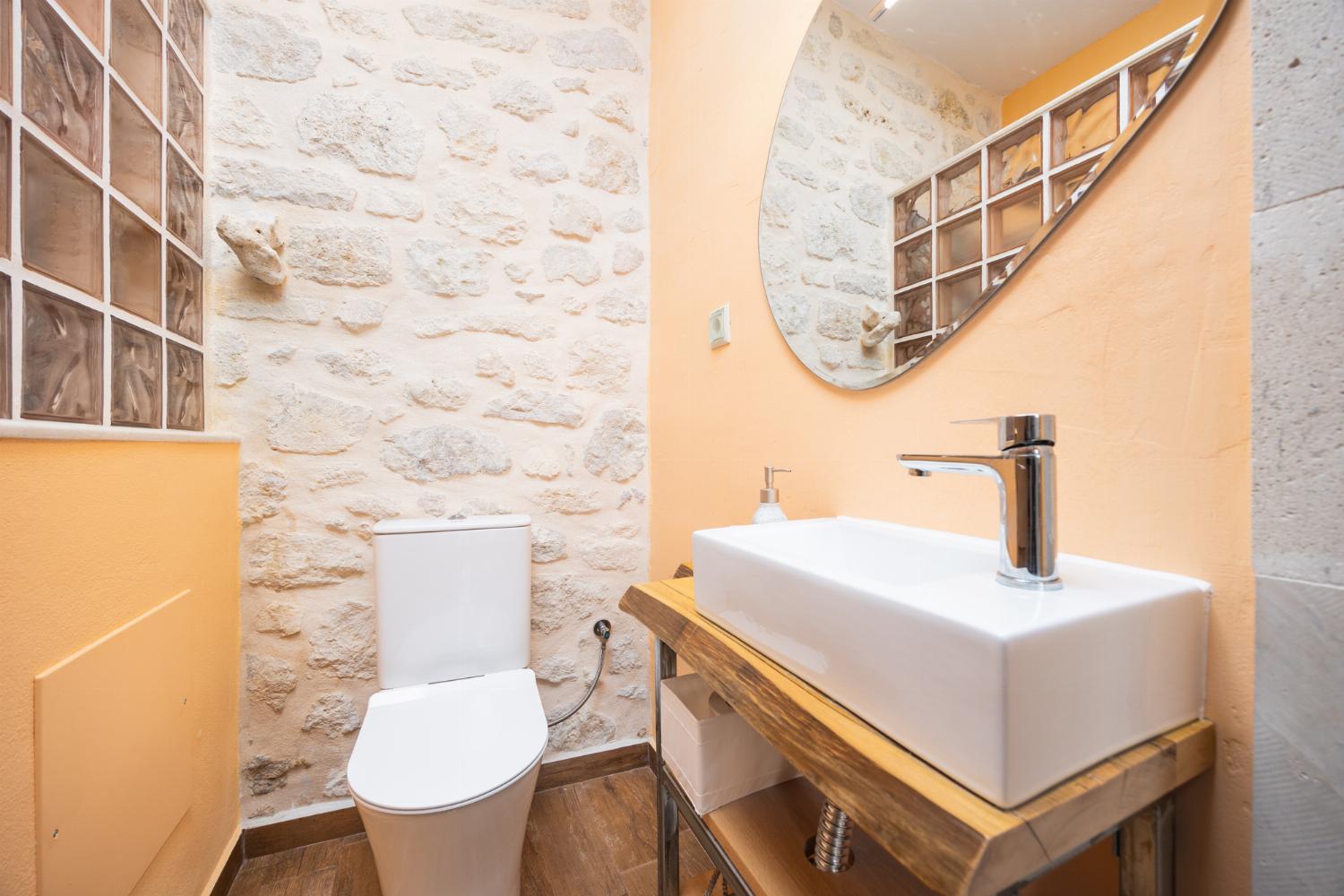 En suite bathroom with shower
