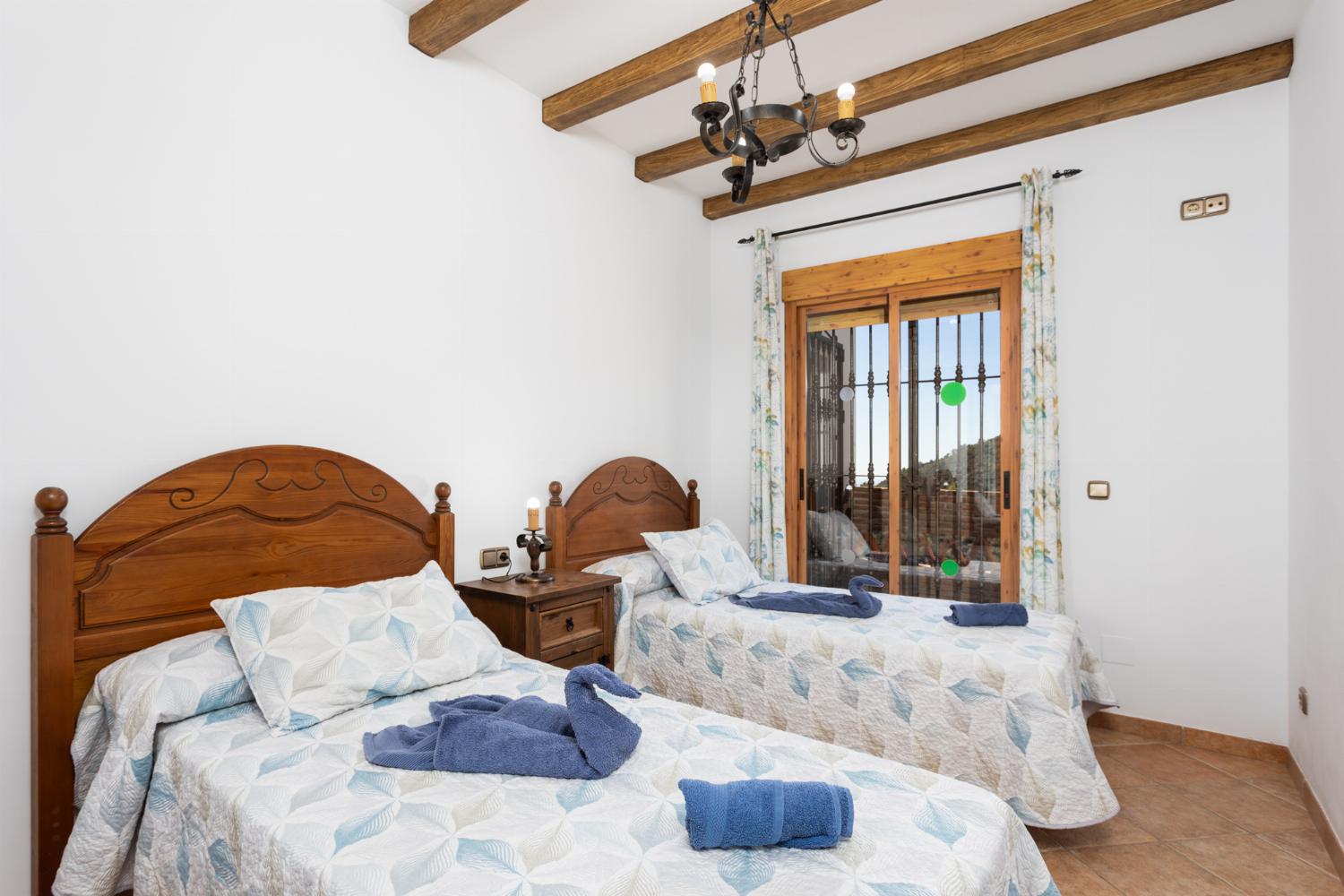 Twin bedroom with A/C