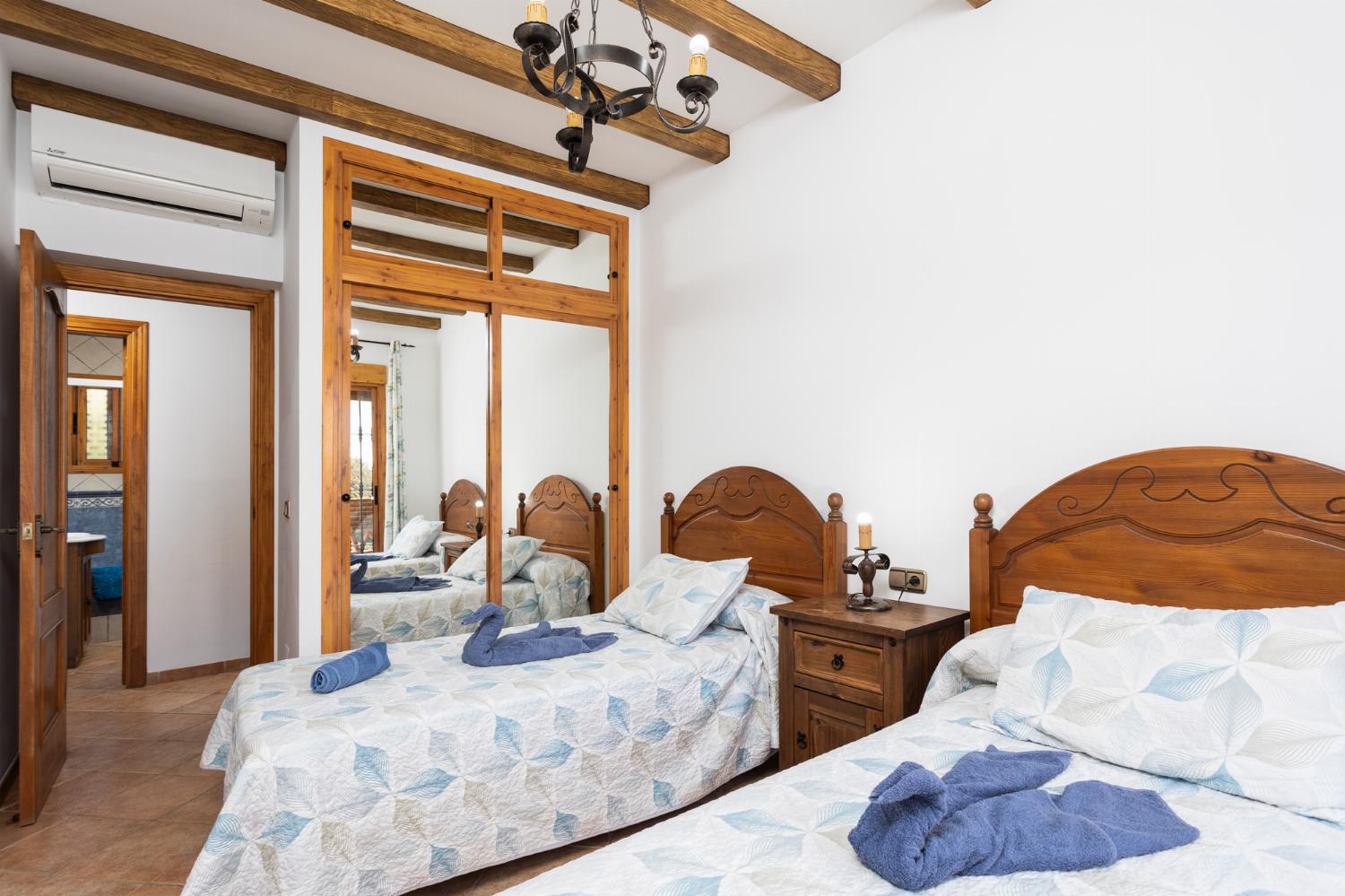 Twin bedroom with A/C