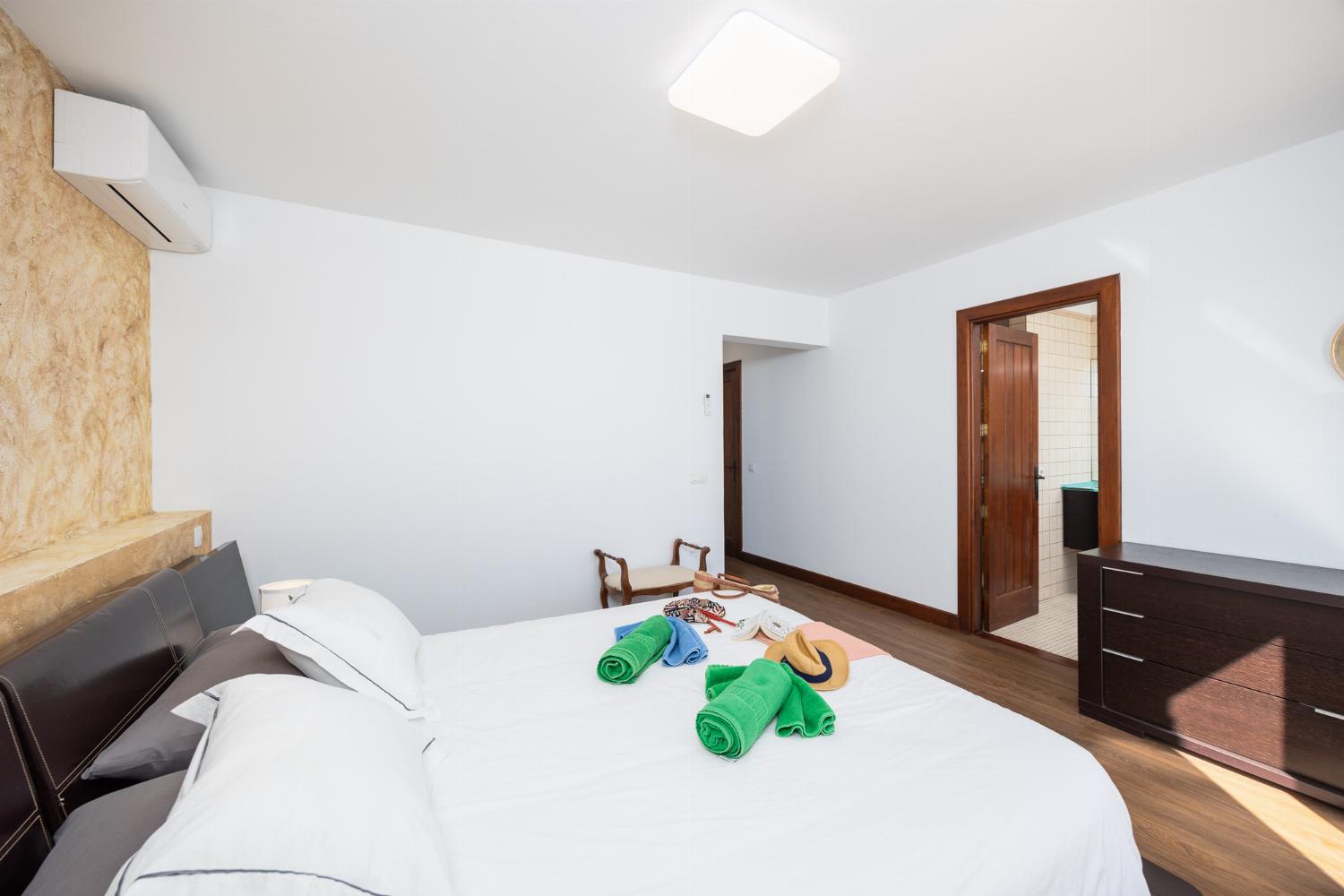 Double bedroom with en suite bathroom, A/C, and sea views