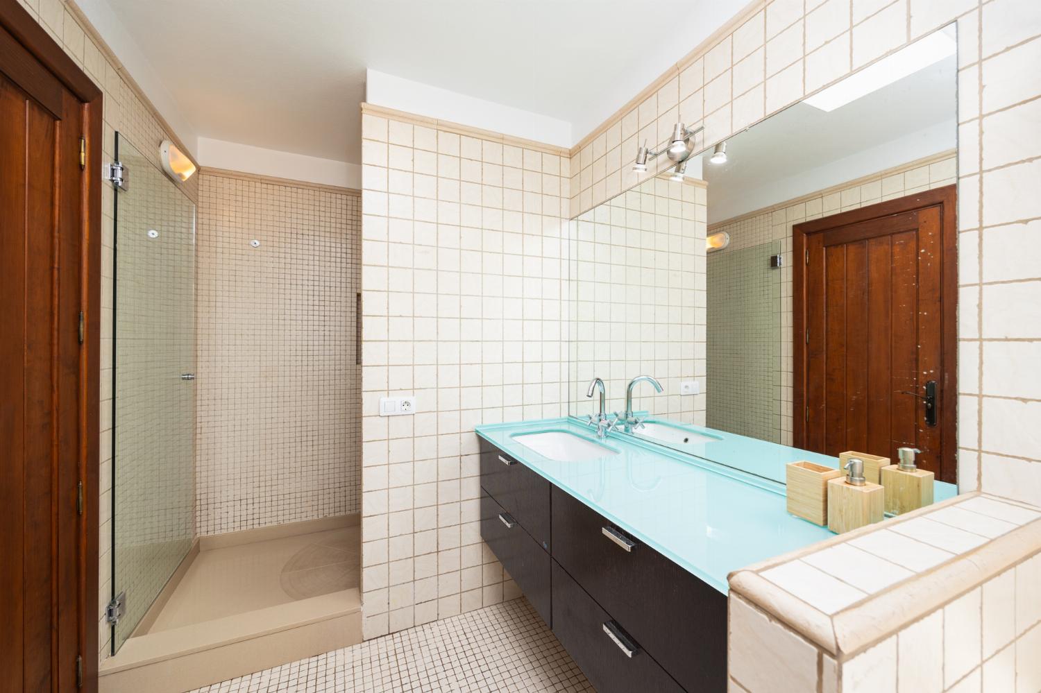 En suite bathroom with shower