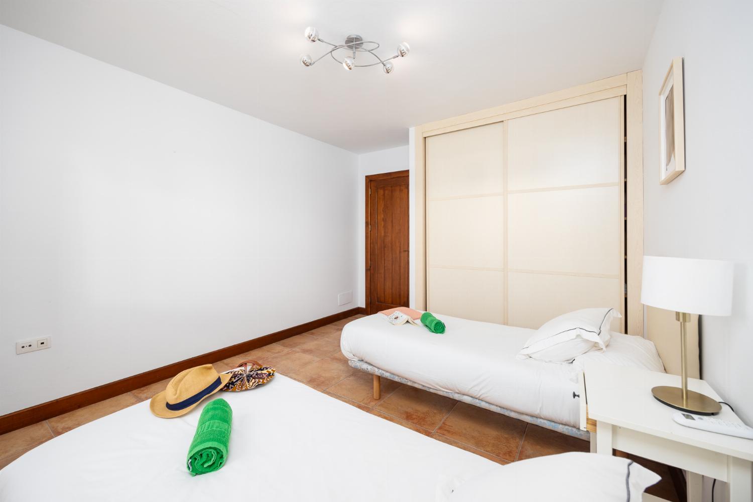 Twin bedroom with A/C