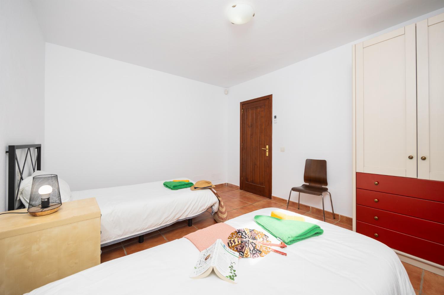 Twin bedroom with A/C
