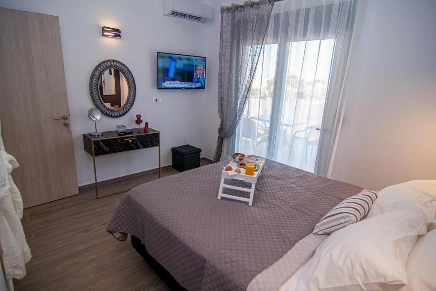 Double bedroom with en suite bathroom, A/C, and upper terrace access 