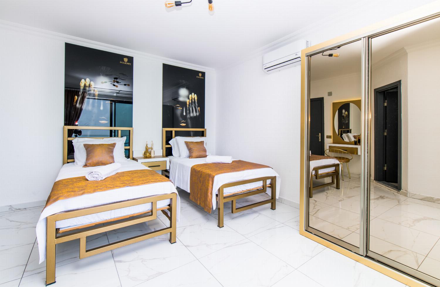 Twin bedroom